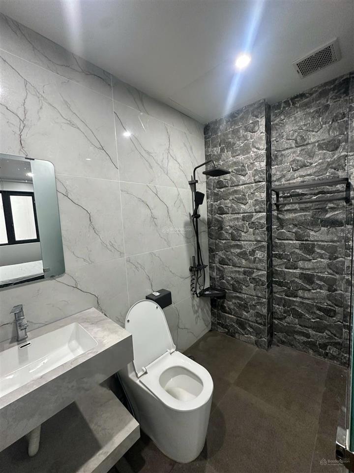 Cho thuê căn liền kề 78 m2, mặt tiền 6 mét, hoàn thiện 5 tầng full đồ nội thất xịn