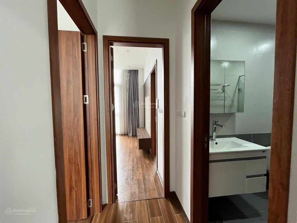 Cho thuê căn song lập 150 m2, hoàn thiện 5 tầng, full đồ, chỉ việc vào ở.
