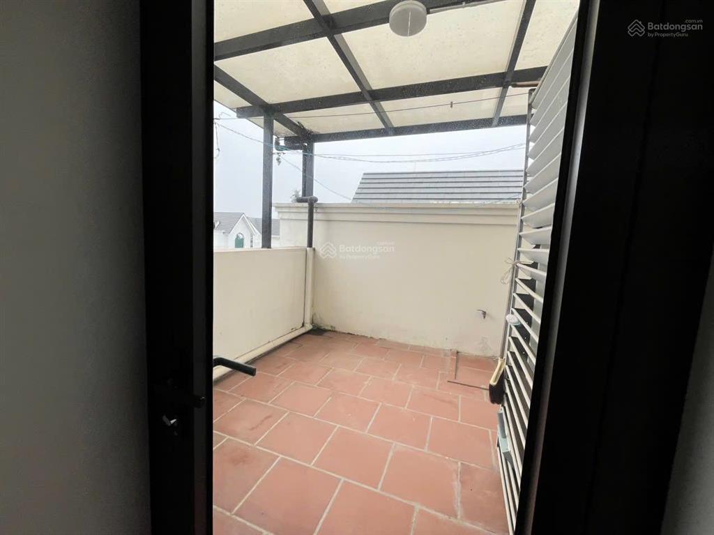 Cho thuê căn song lập 150 m2, hoàn thiện 5 tầng, full đồ, chỉ việc vào ở.