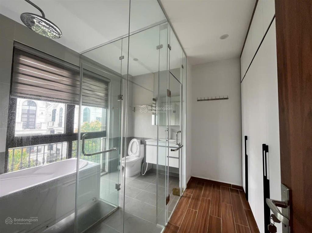 Cho thuê căn song lập 150 m2, hoàn thiện 5 tầng, full đồ, chỉ việc vào ở.
