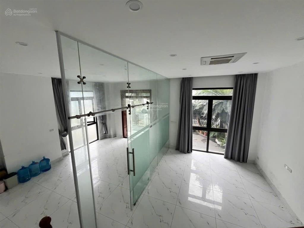 Cho thuê căn song lập 150 m2, hoàn thiện 5 tầng, full đồ, chỉ việc vào ở.