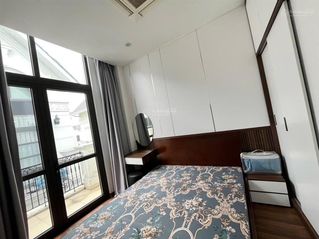 Cho thuê căn song lập 150 m2, hoàn thiện 5 tầng, full đồ, chỉ việc vào ở.
