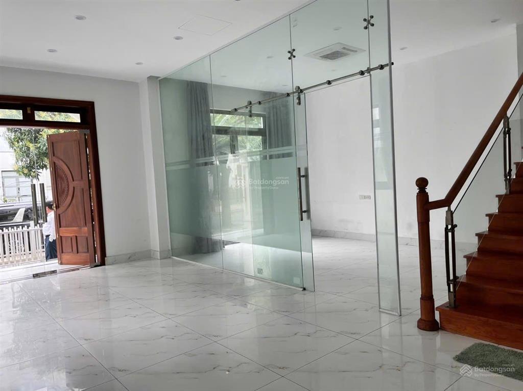 Cho thuê căn song lập 150 m2, hoàn thiện 5 tầng, full đồ, chỉ việc vào ở.