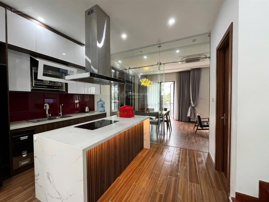 Cho thuê căn song lập 150 m2, hoàn thiện 5 tầng, full đồ, chỉ việc vào ở.