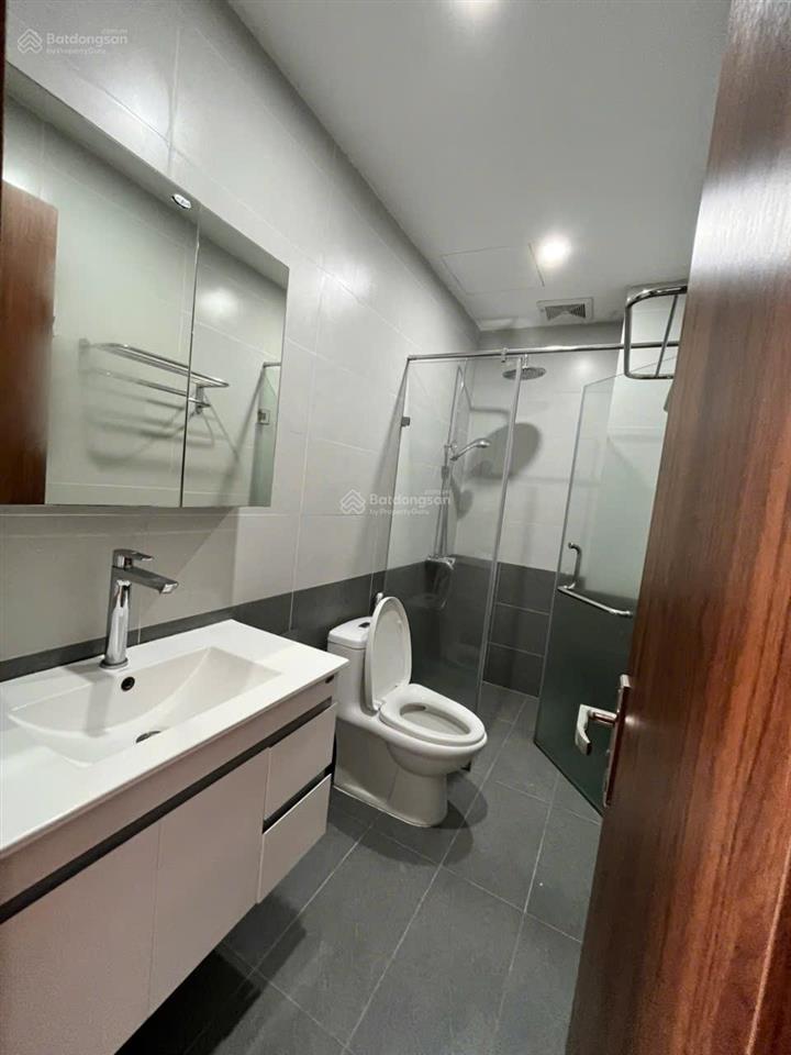 Cho thuê căn song lập 150 m2, hoàn thiện 5 tầng, full đồ, chỉ việc vào ở.