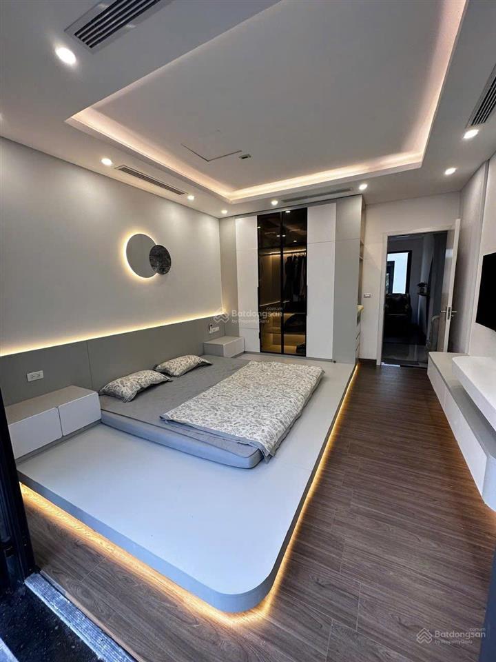 Cho thuê căn chà là hoàn thiện 3 tầng, có 3 pn chỉ việc vào ở.