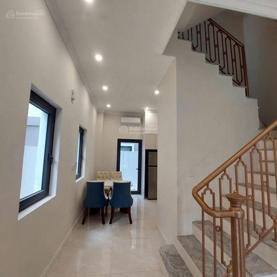 Cho thuê căn hoàn thiện 3 tầng, có 4 phòng ngủ, full đồ vào ở luôn tivi tủ lạnh đầy đủ