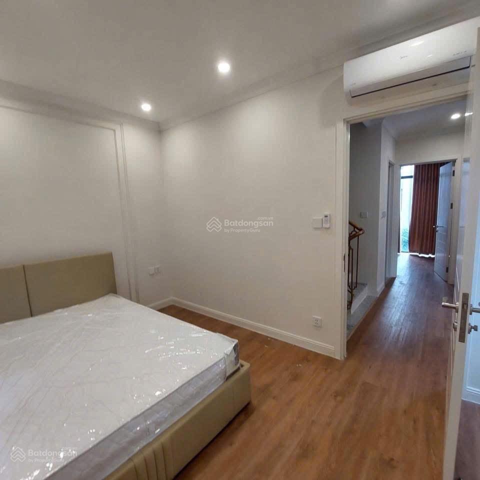Cho thuê căn hoàn thiện 3 tầng, có 4 phòng ngủ, full đồ vào ở luôn tivi tủ lạnh đầy đủ