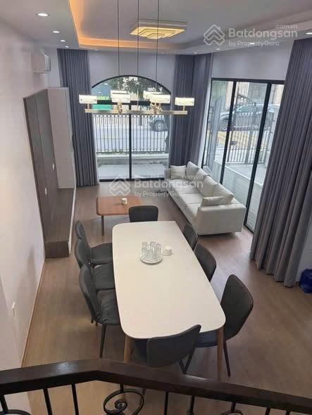 Cho thuê căn biệt thự sát biển hồ view biển, hoàn thiện 2 tầng full đồ chỉ việc vào ở 120 m2