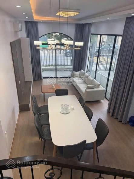 Cho thuê căn biệt thự sát biển hồ view biển, hoàn thiện 2 tầng full đồ chỉ việc vào ở 120 m2