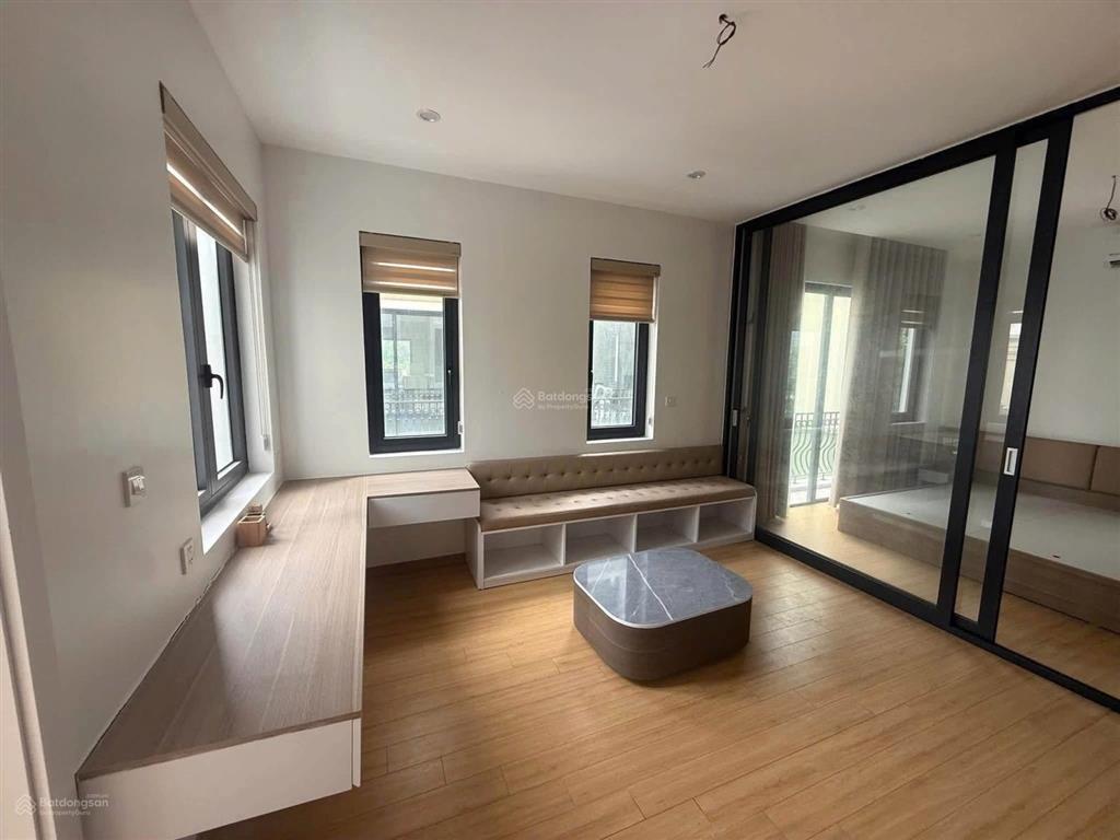 Cho thuê căn biệt thự sát biển hồ view biển, hoàn thiện 2 tầng full đồ chỉ việc vào ở 120 m2