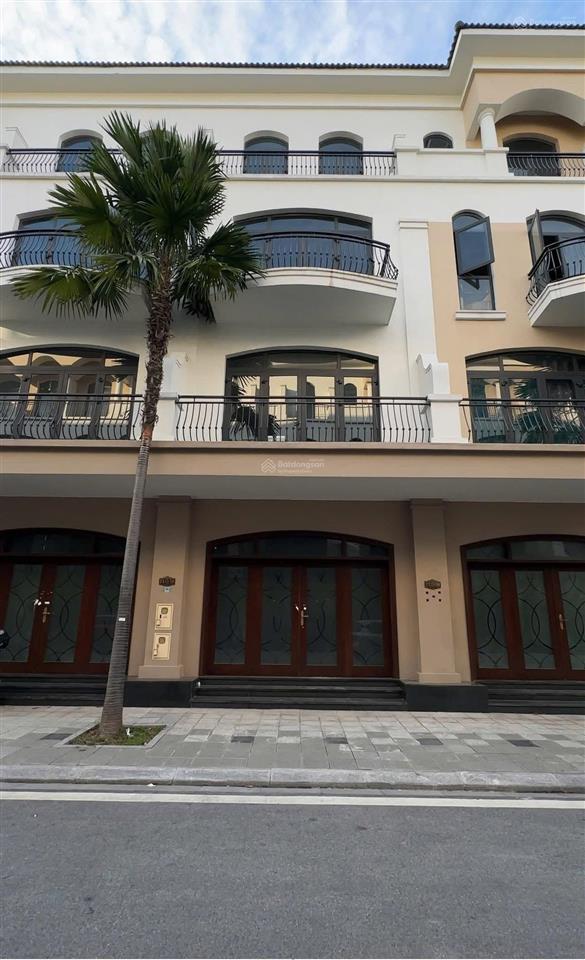 Cần tiền bán giá tốt, 70 m2 giá 8,6 tỷ. cạnh công viên, bể bơi. sổ hồng