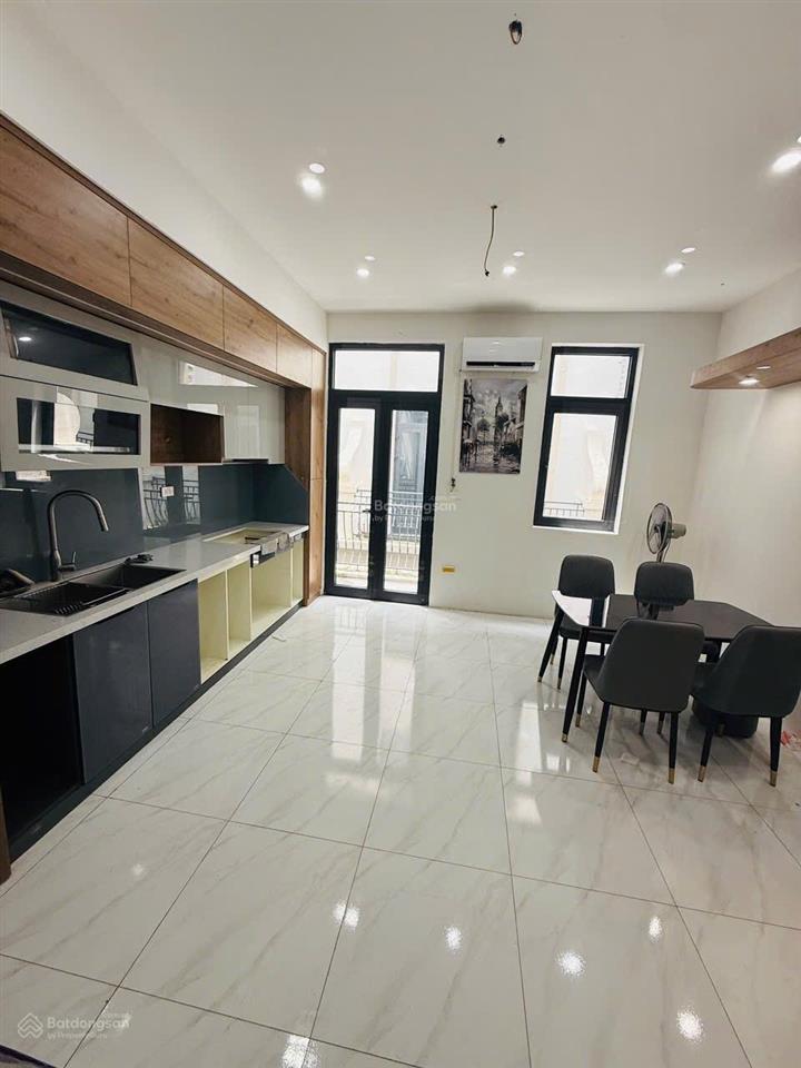 Cho thuê căn hoàn thiện 3 tầng, diện tích 70 m2, có 2pn hoàn thiện đẹp.