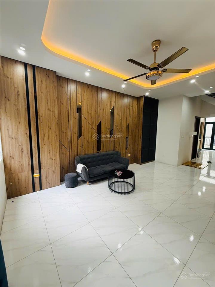 Cho thuê căn hoàn thiện 3 tầng, diện tích 70 m2, có 2pn hoàn thiện đẹp.