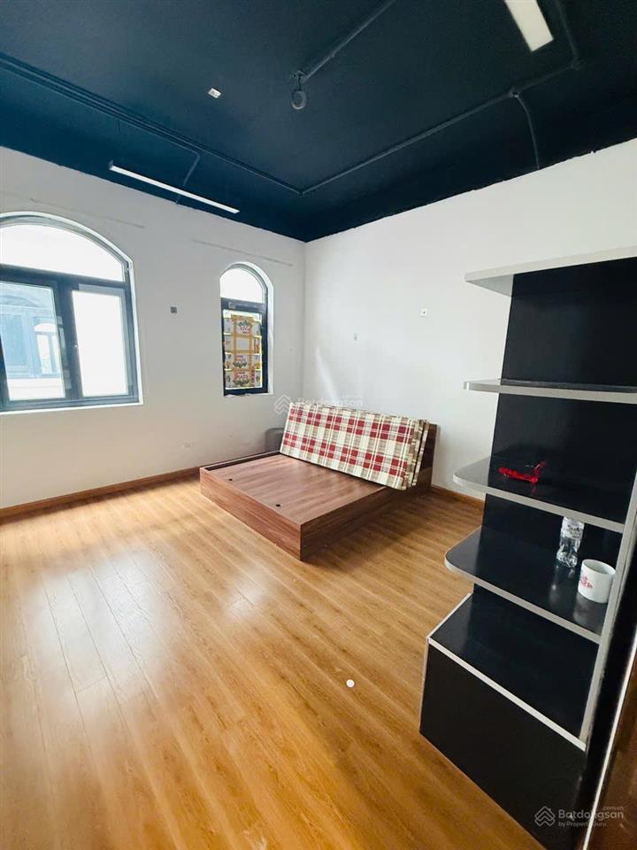 Cho thuê căn hoàn thiện 3 tầng, diện tích 70 m2, có 2pn hoàn thiện đẹp.