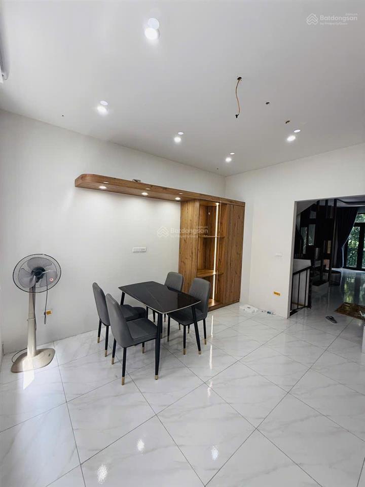 Cho thuê căn hoàn thiện 3 tầng, diện tích 70 m2, có 2pn hoàn thiện đẹp.