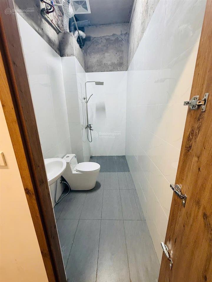 Cho thuê căn hoàn thiện 3 tầng, diện tích 70 m2, có 2pn hoàn thiện đẹp.