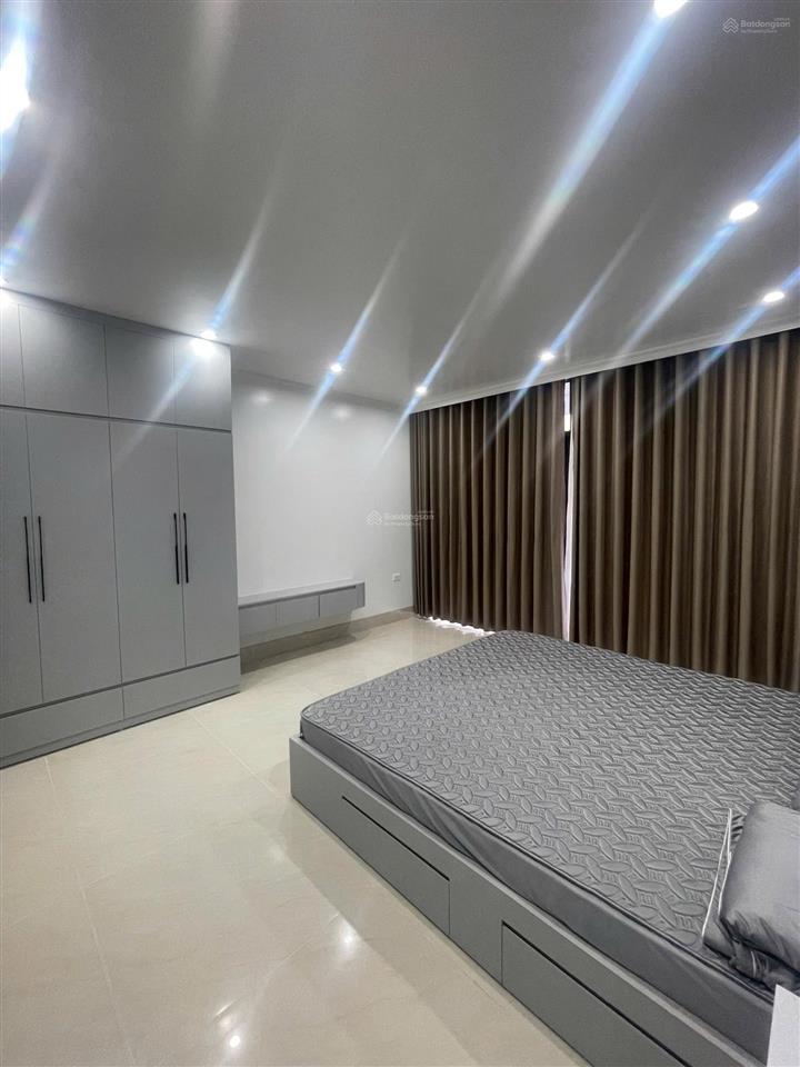 Cho thuê căn hoàn thiện 5 tầng có thang máy 3 phòng ngủ vệ sinh khép kín full đồ chỉ việc vào ở .