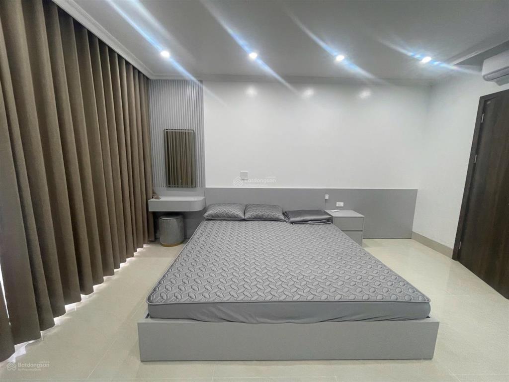 Cho thuê căn hoàn thiện 5 tầng có thang máy 3 phòng ngủ vệ sinh khép kín full đồ chỉ việc vào ở .