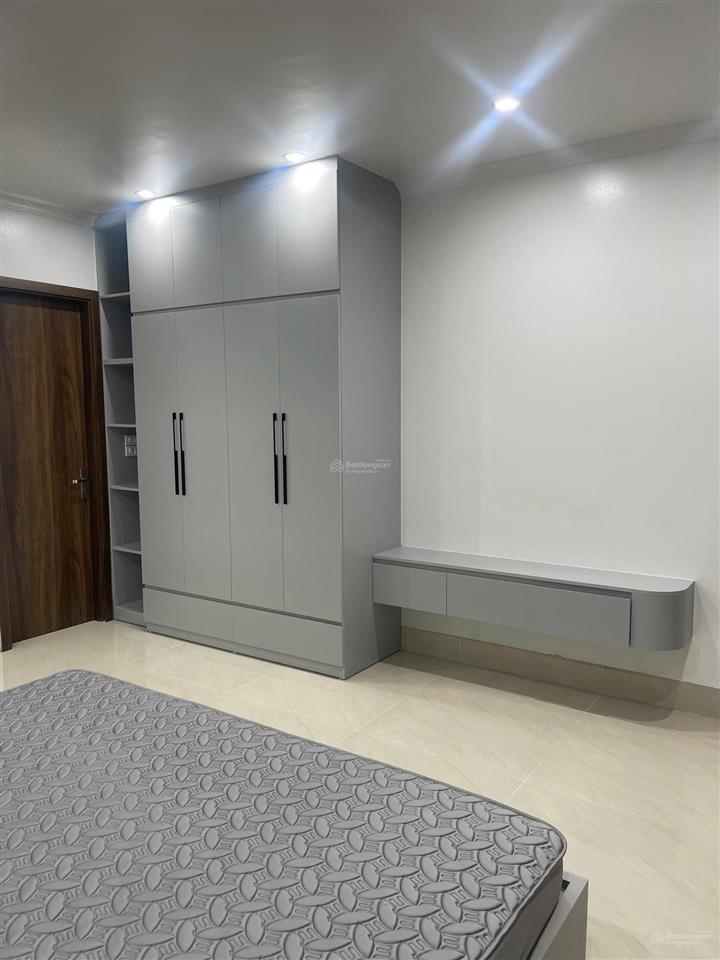Cho thuê căn hoàn thiện 5 tầng có thang máy 3 phòng ngủ vệ sinh khép kín full đồ chỉ việc vào ở .