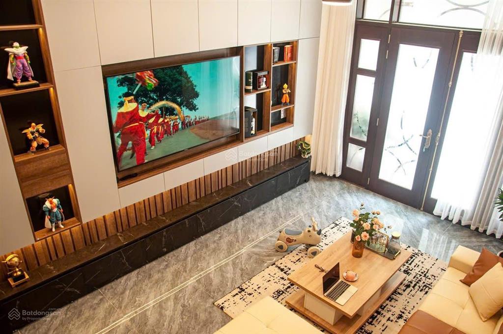 Bán căn cọ xanh 56 m2 hoàn thiện 5 tầng có thang máy chỉ việc vào ở .