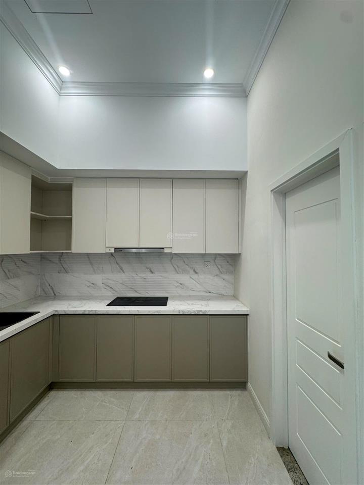 Cho thuê căn 70 m2 sẵn đồ chỉ việc vào ở, hoàn thiện 3 tầng 3pn + 1pn (làm việc) vào ở ngay.