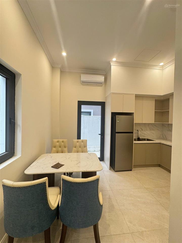 Cho thuê căn 70 m2 sẵn đồ chỉ việc vào ở, hoàn thiện 3 tầng 3pn + 1pn (làm việc) vào ở ngay.