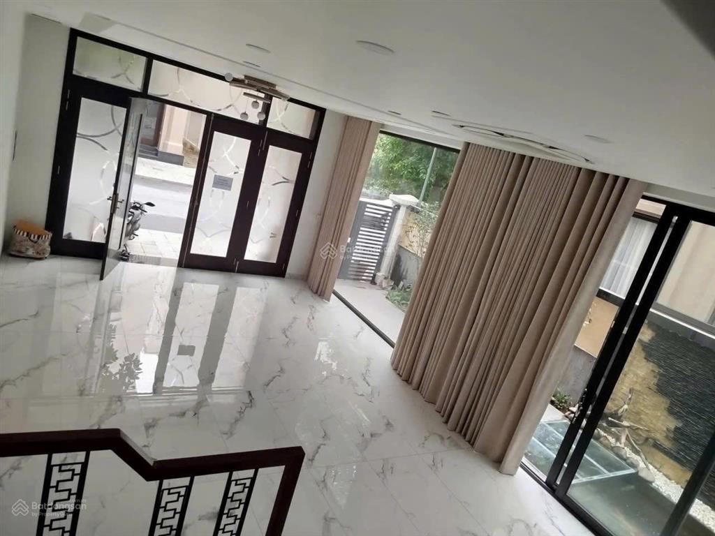 Cho thuê căn xẻ khe thoáng, hoàn thiện 2 tầng, thích hợp làm văn phòng để ở, có 2 pn vs khép kín