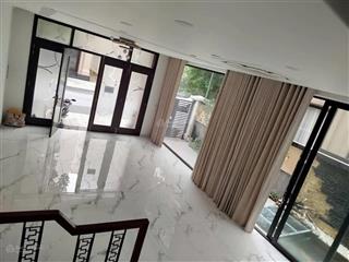 Cho thuê căn xẻ khe thoáng, hoàn thiện 2 tầng, thích hợp làm văn phòng để ở, có 2 pn vs khép kín