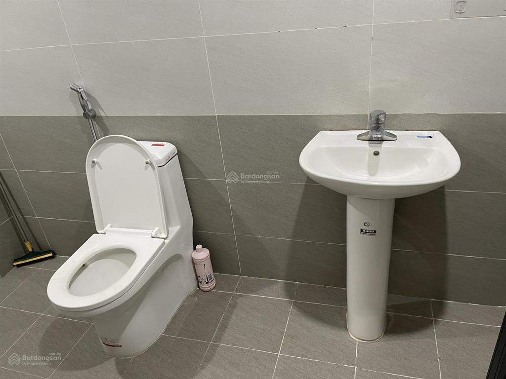 Cho thuê căn sao biển 58,5 m2, hoàn thiện 2 tầng cơ bản, thích hợp làm văn phòng kết hợp để ở.