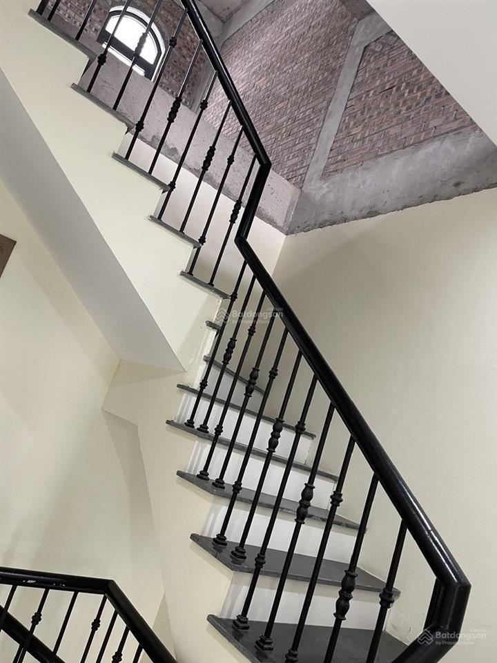 Cho thuê căn sao biển 58,5 m2, hoàn thiện 2 tầng cơ bản, thích hợp làm văn phòng kết hợp để ở.