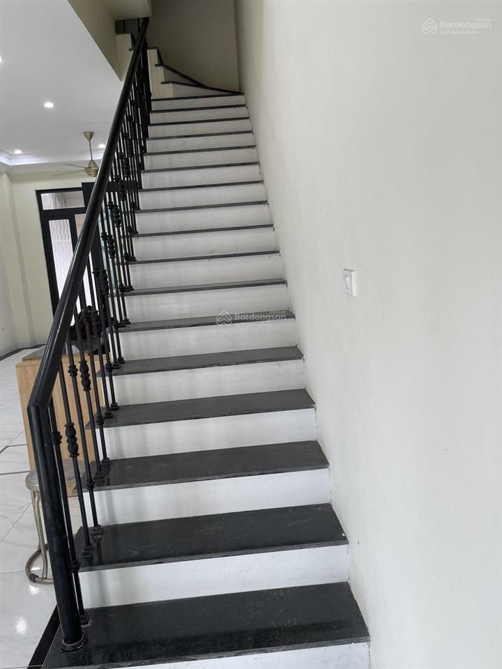 Cho thuê căn sao biển 58,5 m2, hoàn thiện 2 tầng cơ bản, thích hợp làm văn phòng kết hợp để ở.