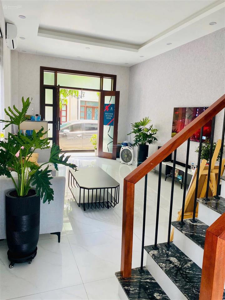 Cho thuê căn hoàn thiện 2 tầng full đồ đẹp chỉ việc vào ở được luôn.