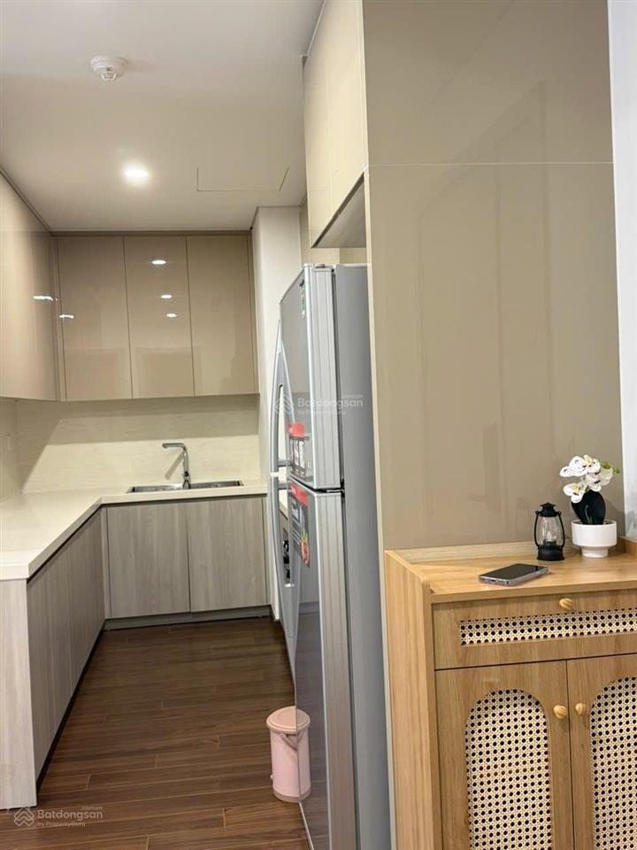 Chính chủ cho thuê căn hộ 2pn masteri west heights vinhomes smart city view hồ, full nội thất, ch