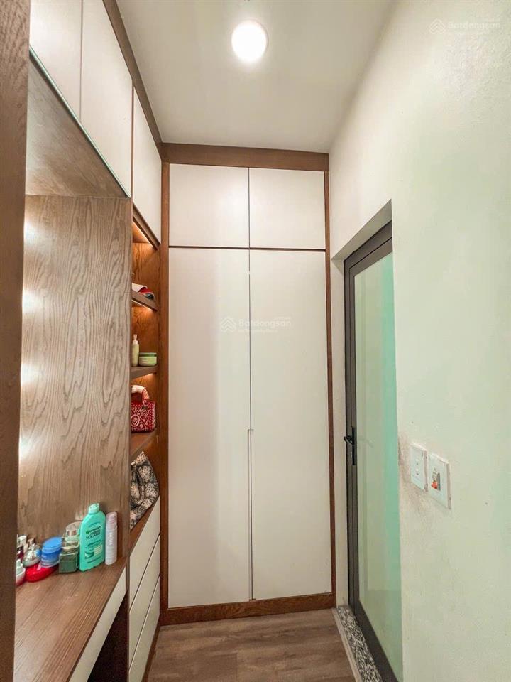 Chính chủ cho thuê nhà kd hoặc ở  định công  5 tầng  ô tô vào tận cổng  có sân để xe (40m2/sàn)