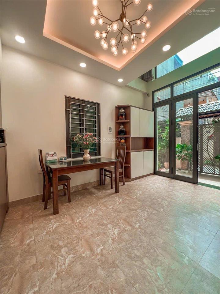 Chính chủ cho thuê nhà kd hoặc ở  định công  5 tầng  ô tô vào tận cổng  có sân để xe (40m2/sàn)