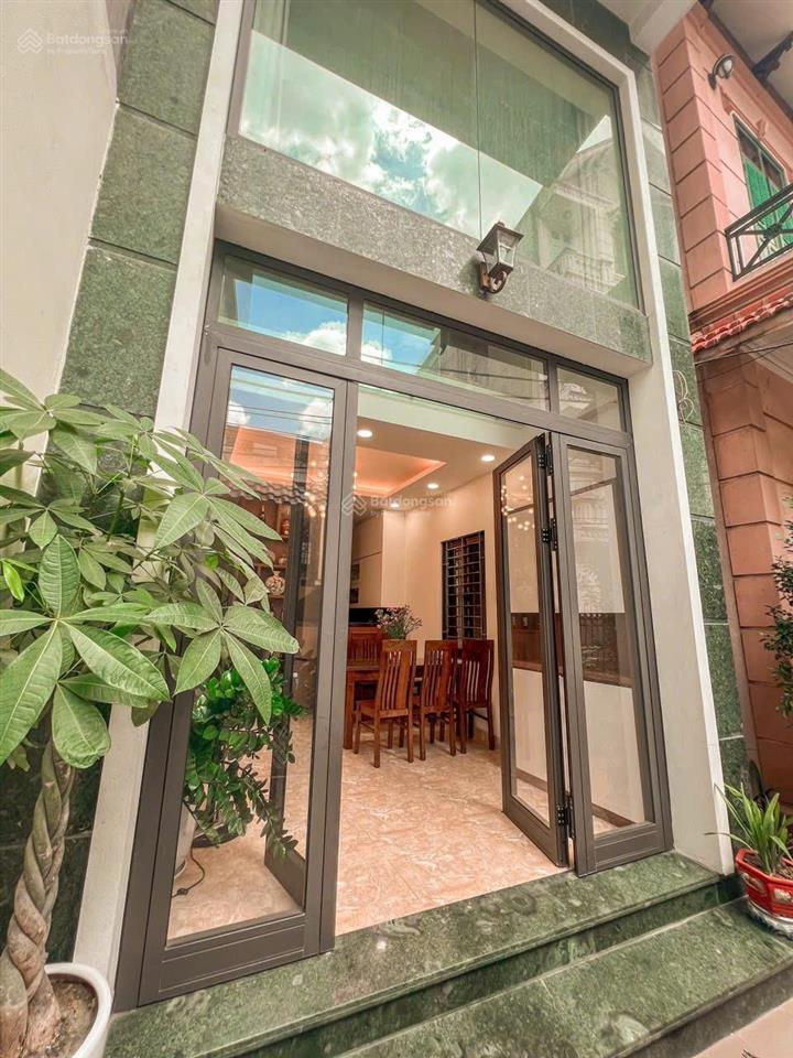Chính chủ cho thuê nhà kd hoặc ở  định công  5 tầng  ô tô vào tận cổng  có sân để xe (40m2/sàn)