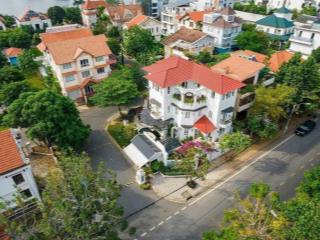 Bán biệt thự nguyễn văn hưởng  góc 3 mặt tiền dt 20m x 26,5m  hồ bơi sân vườn  530m2