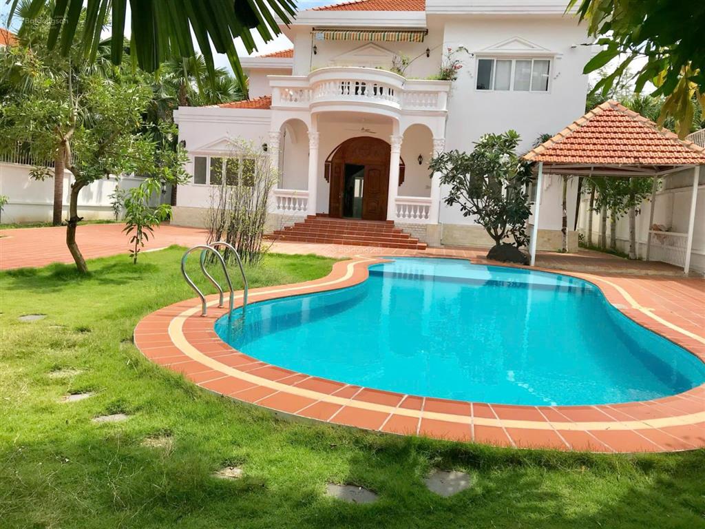 Biệt thự khu compound nguyễn văn hưởng q2  1053m2  giá 142tr/m2  dt 25m x 42m, hồ bơi sân vườn