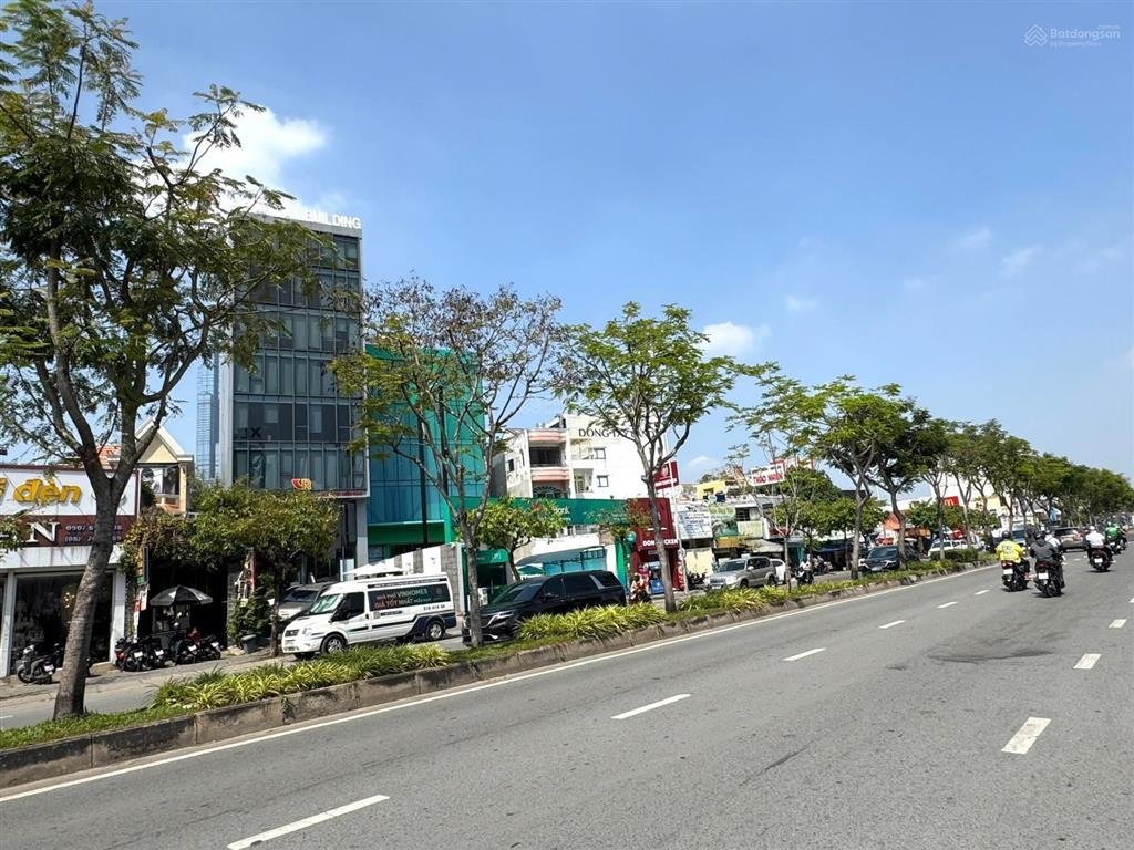 Tòa nhà mặt tiền trần não  q2 dt 10m x 40m  hđt 420tr/tháng  165 tỷ  hầm 7 tầng