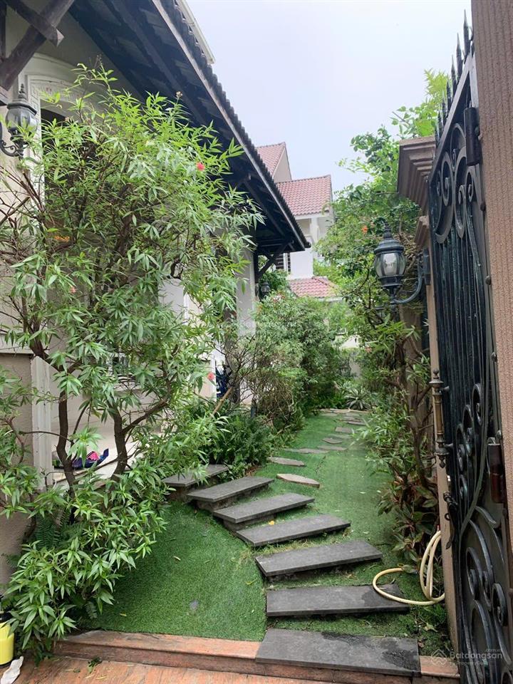 Bán biệt thự nguyễn văn hưởng  góc 3 mặt tiền dt 20m x 26,5m  hồ bơi sân vườn  530m2