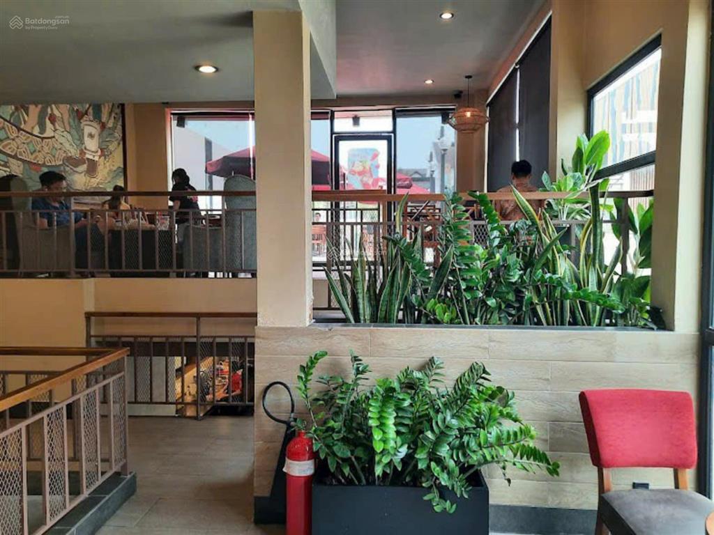 Nhà góc 2 mặt tiền trần não, q2  50 tỷ, cafe highland thuê 150 tr/tháng, dt 6,5m x 28m