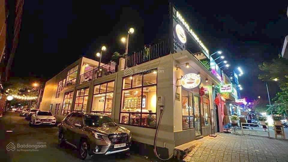 Nhà góc 2 mặt tiền trần não, q2  50 tỷ, cafe highland thuê 150 tr/tháng, dt 6,5m x 28m