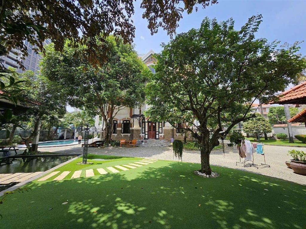 Biệt thự khu compound nguyễn văn hưởng q2  1053m2  giá 170tr/m2  dt 25m x 42m, hồ bơi sân vườn
