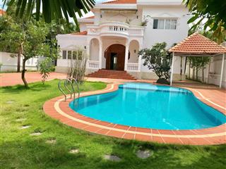 Biệt thự khu compound nguyễn văn hưởng q2  1053m2  giá 170tr/m2  dt 25m x 42m, hồ bơi sân vườn