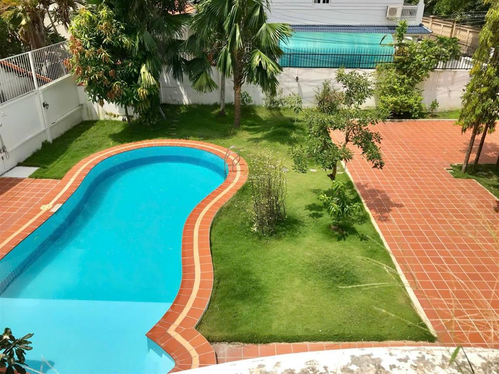 Biệt thự khu compound nguyễn văn hưởng q2  1053m2  giá 170tr/m2  dt 25m x 42m, hồ bơi sân vườn