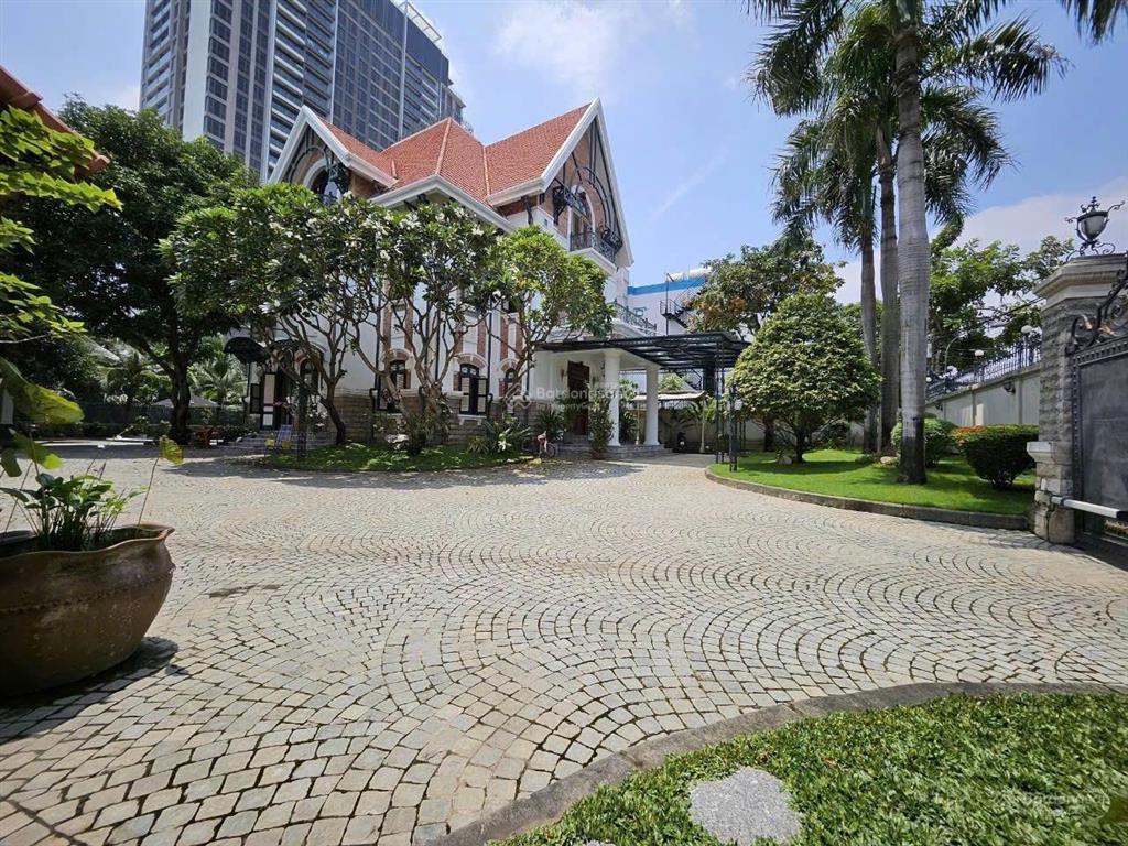Biệt thự khu compound nguyễn văn hưởng q2  1053m2  giá 142tr/m2  dt 25m x 42m, hồ bơi sân vườn