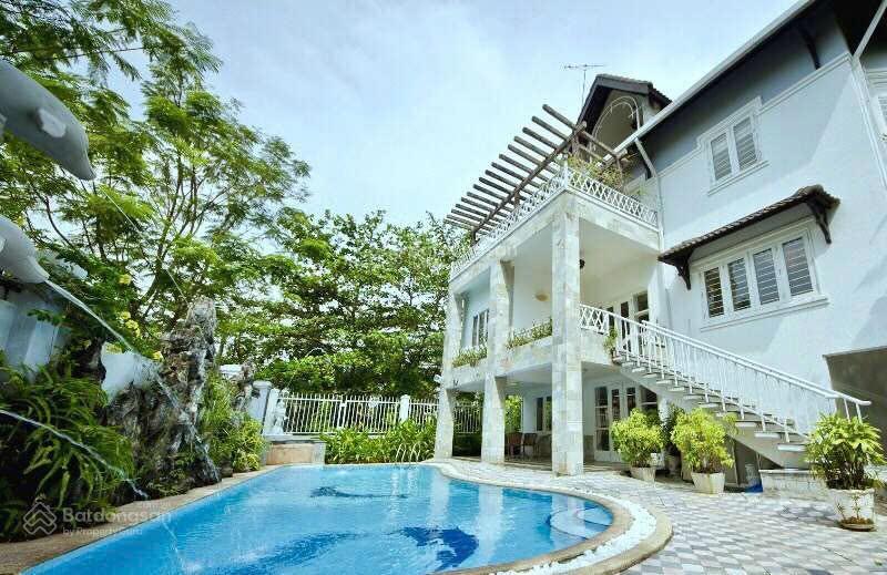 Biệt thự 2 mặt tiền nguyễn văn hưởng q2  279m2  hầm 3 tầng  dt 17m x 41m  sân vườn hồ bơi