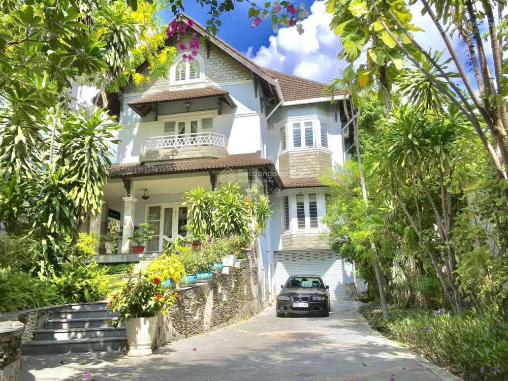 Biệt thự 2 mặt tiền nguyễn văn hưởng q2  279m2  hầm 3 tầng  dt 17m x 41m  sân vườn hồ bơi