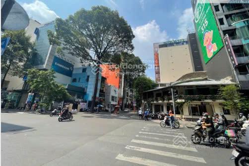 Bán góc 2 mặt tiền bùi thị xuân và tôn thất tùng  p. bến thành, quận 1  hđt 400tr/tháng